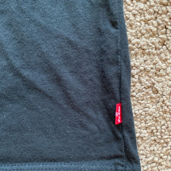 Levi’s plain black tee - Picture 2 of 5